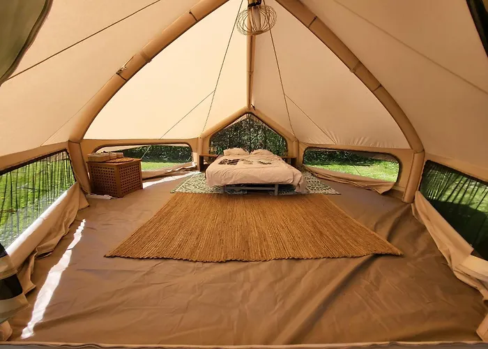 Sfeervolle Tipi Tent Dicht Bij De Kust.